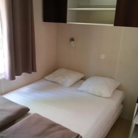 Camping Paradis Bellerive Montfrin Room photo