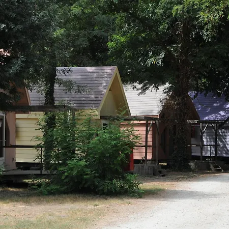 Camping Paradis Bellerive Montfrin Exterior photo