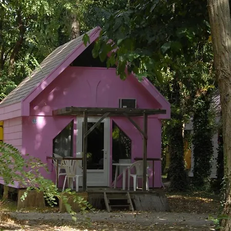 Camping Paradis Bellerive Montfrin Exterior photo